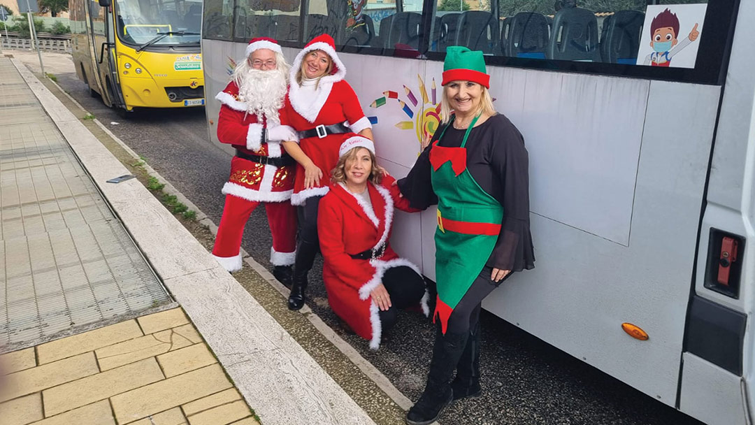 A Natale…viaggia sullo scuolabus che dona un sorriso
